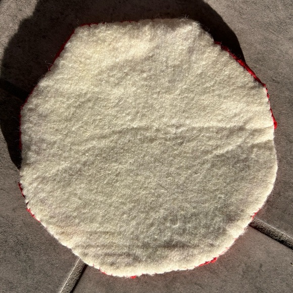 NWOT Handcrafted Vintage Red and White Holiday Pot Holder - Picture 3 of 3